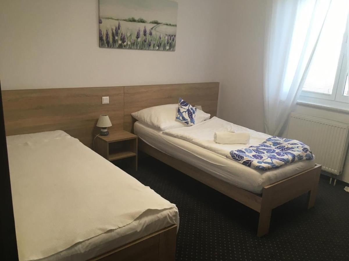Motorest-Pension U Hrachu,S.R.O. Hotel Klatovy Exterior photo